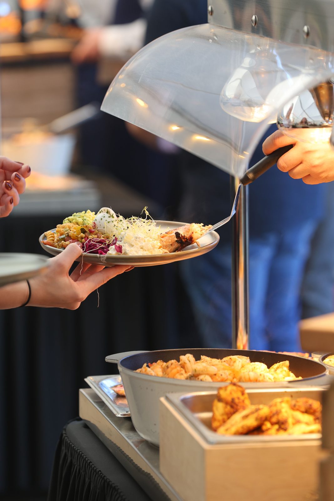 Freshly served buffet meals for universities and schools